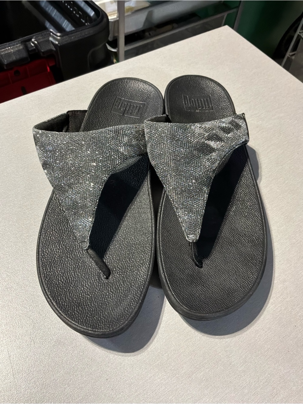 FitFlop Women's Black Glitter Toe-Post Sandals